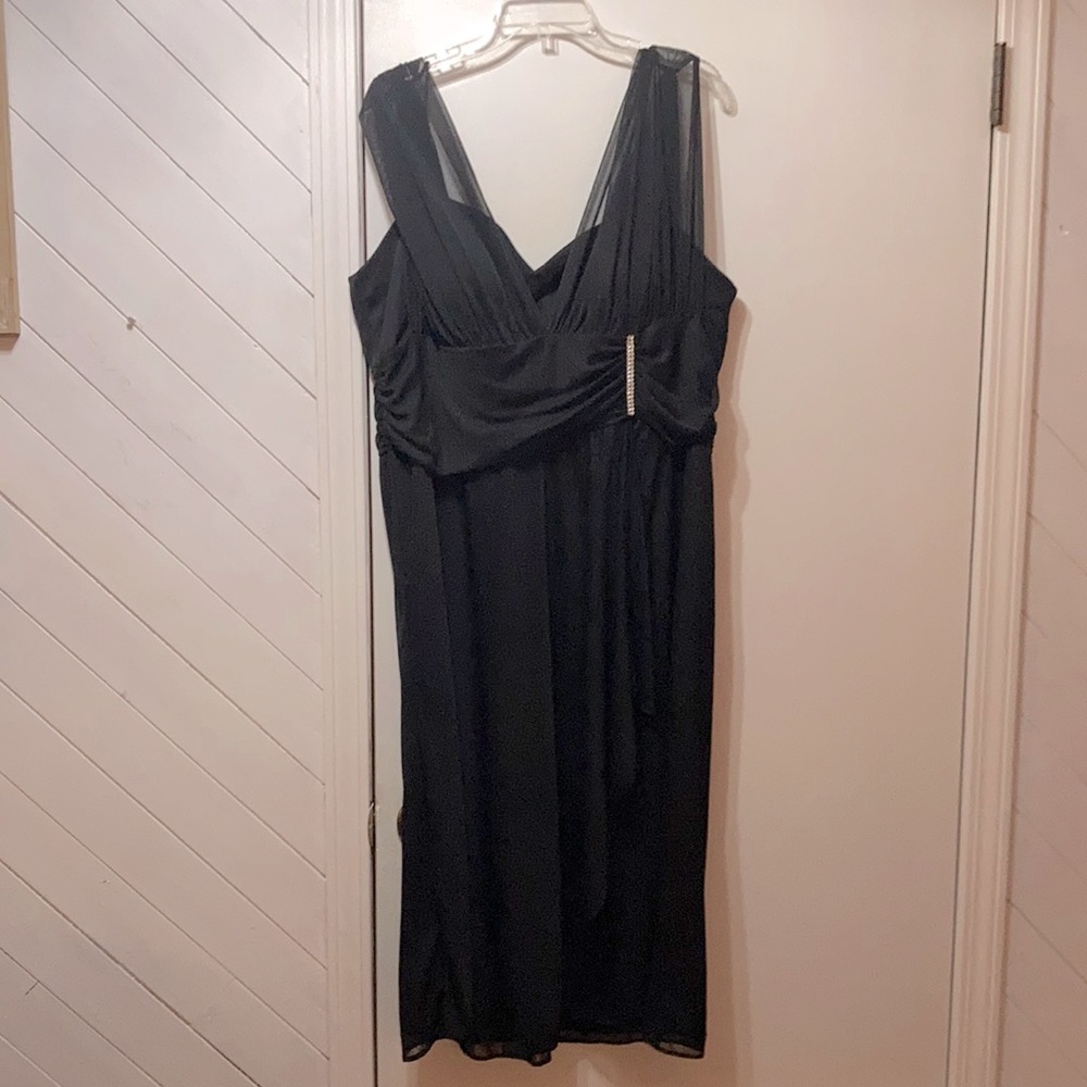 Women’s black evening dress - lace straps over shoulders  size 22w